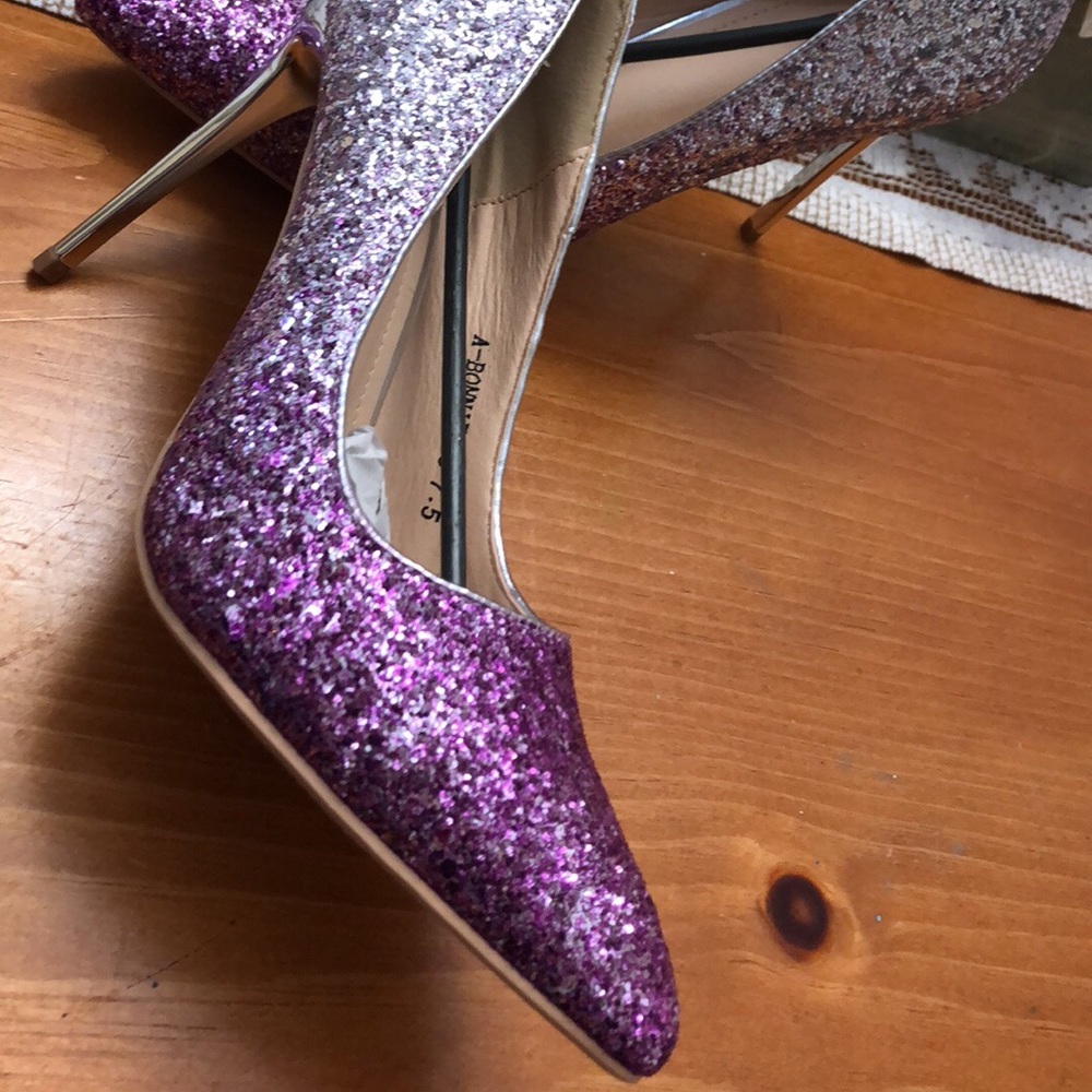 Never worn! Gorgeous heels
